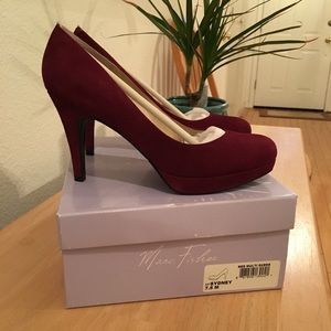 Marc Fisher Sydney burgundy suede pump